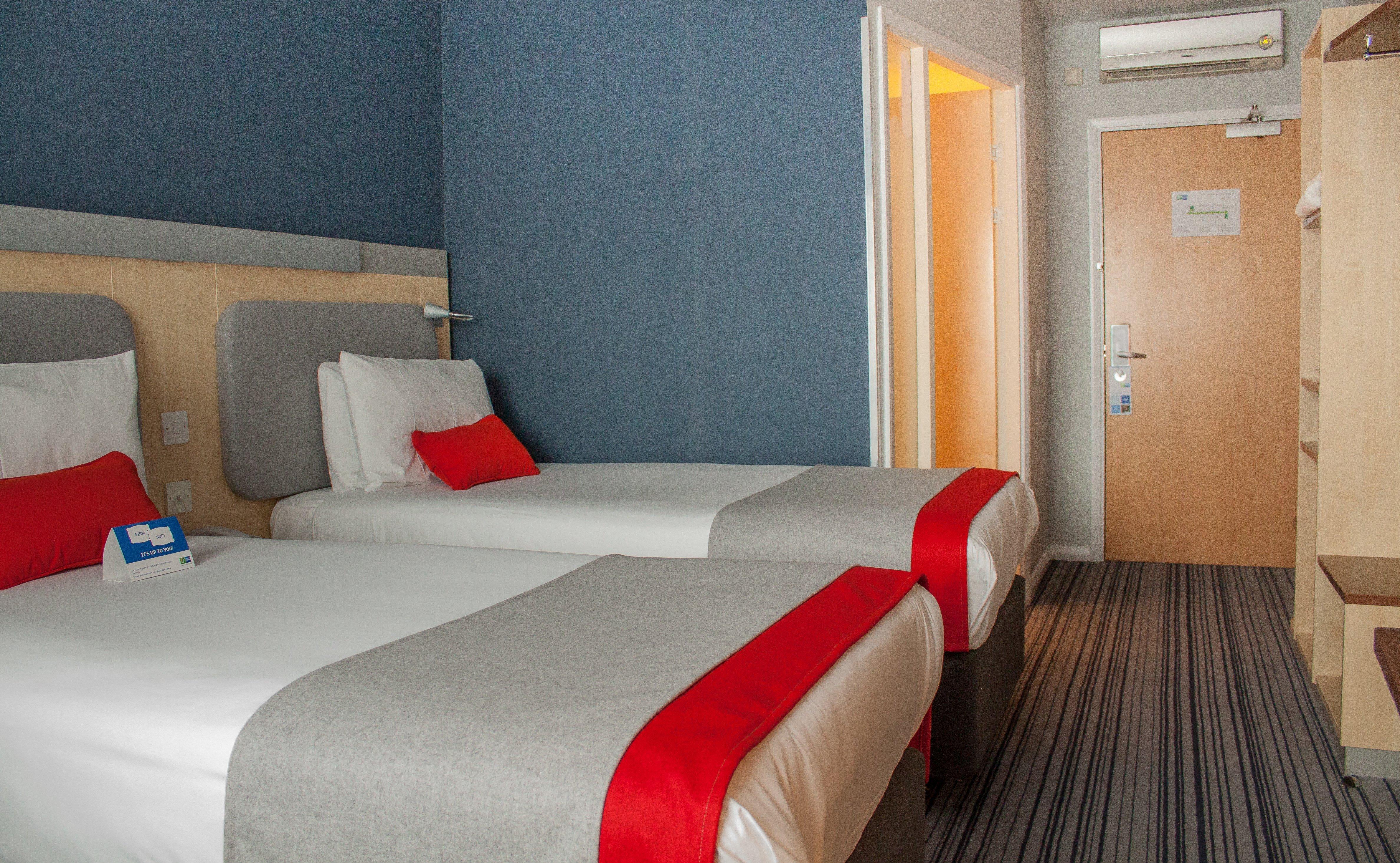 Holiday Inn Express Слау Экстерьер фото