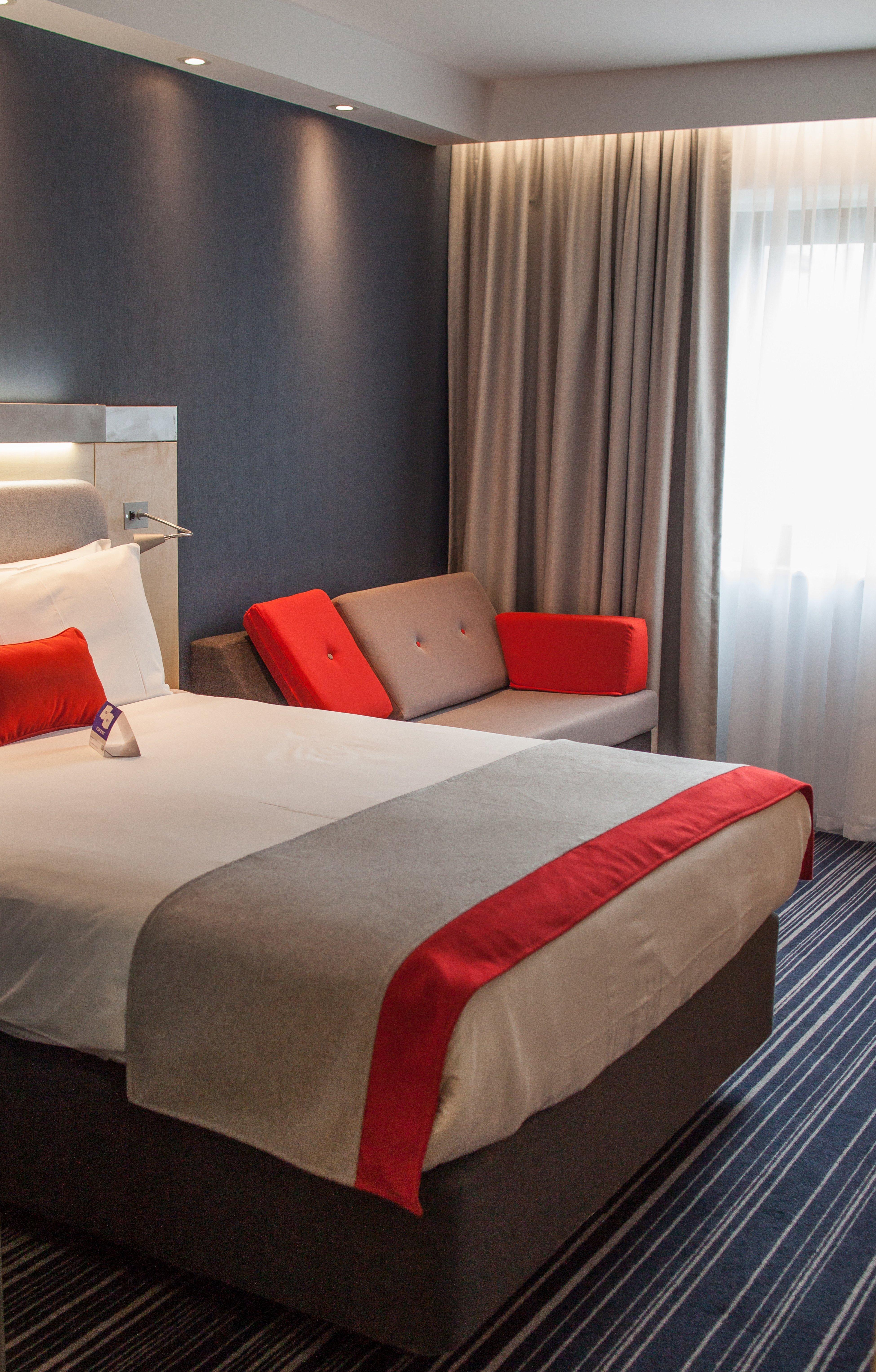 Holiday Inn Express Слау Экстерьер фото