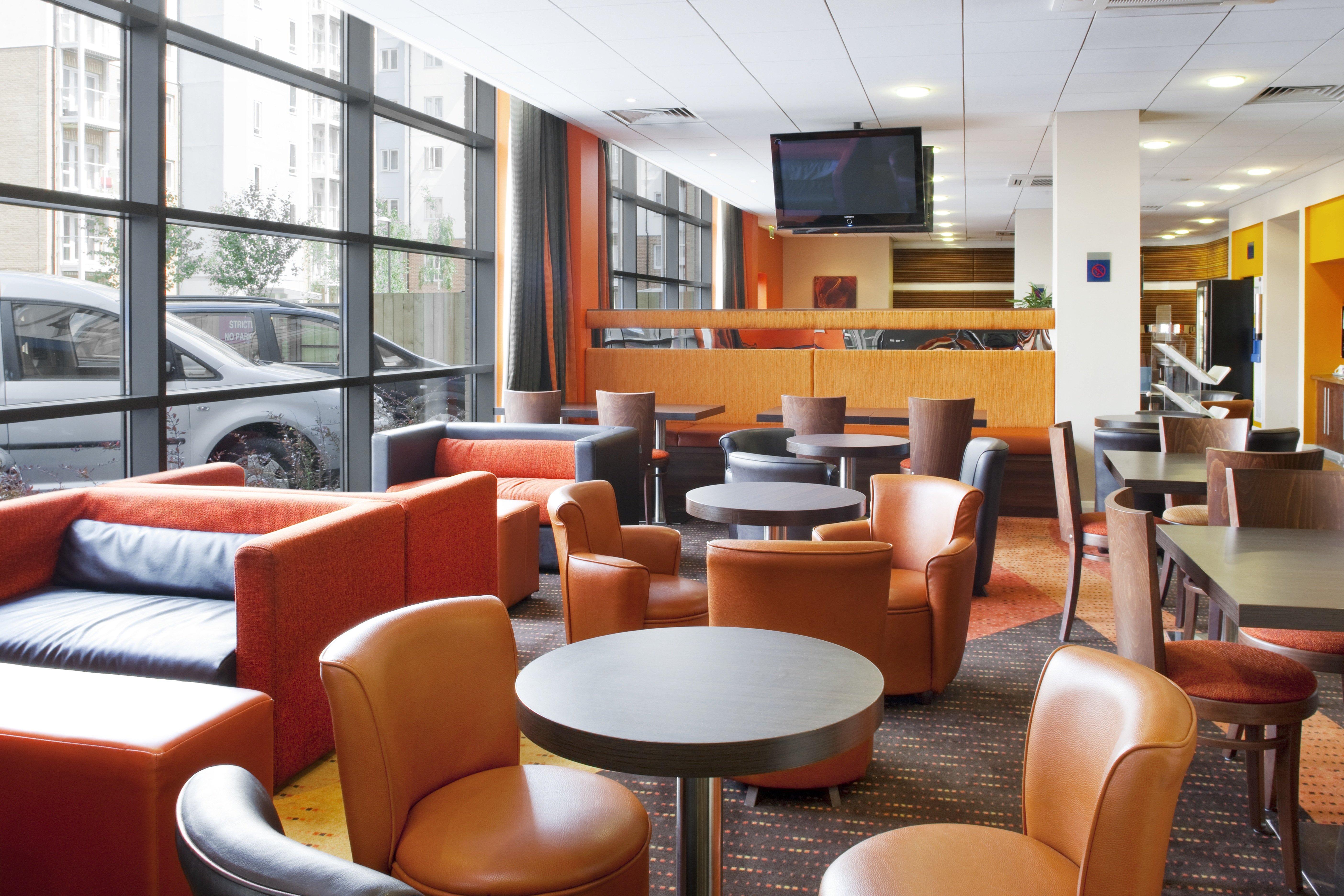 Holiday Inn Express Слау Ресторан фото
