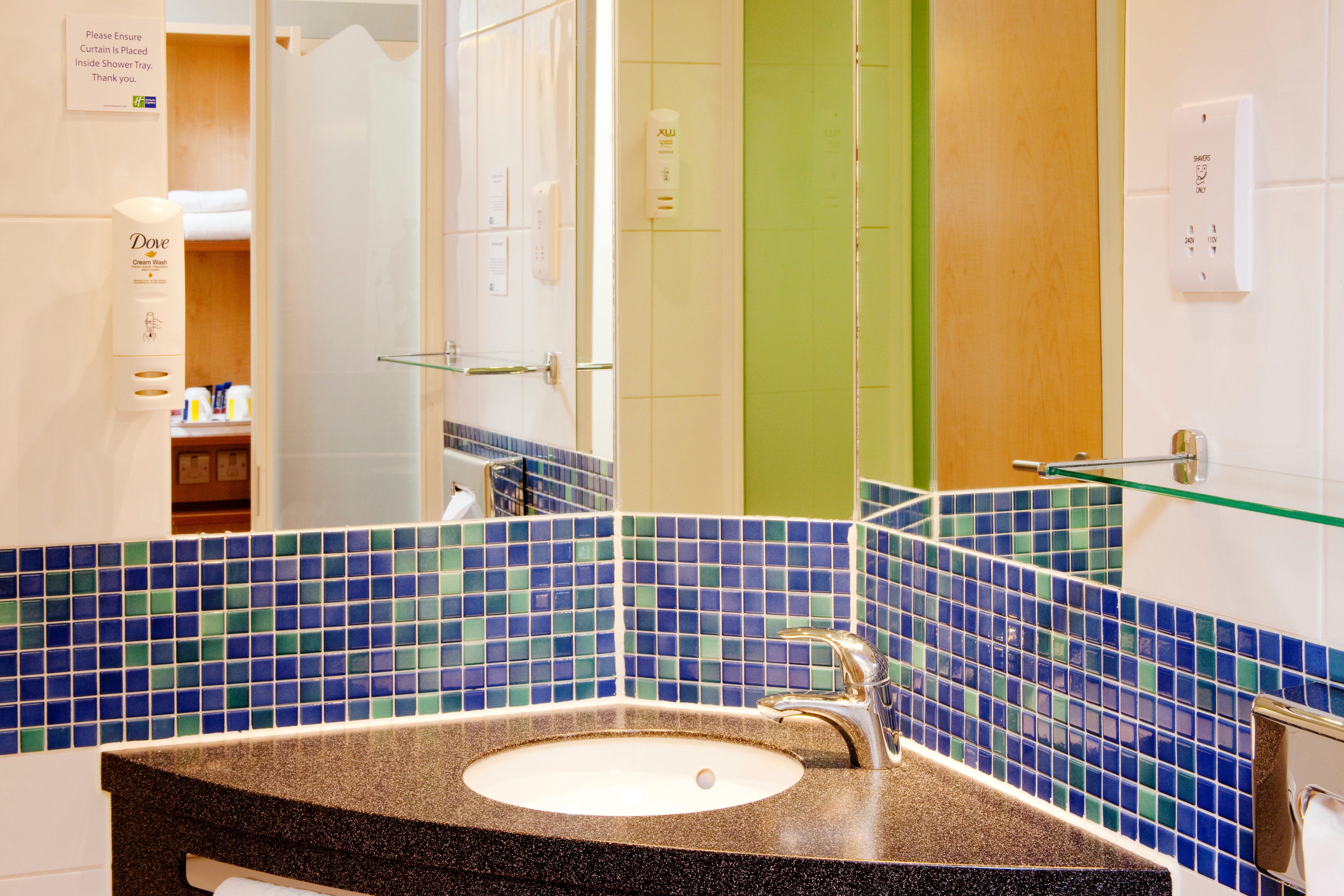 Holiday Inn Express Слау Экстерьер фото