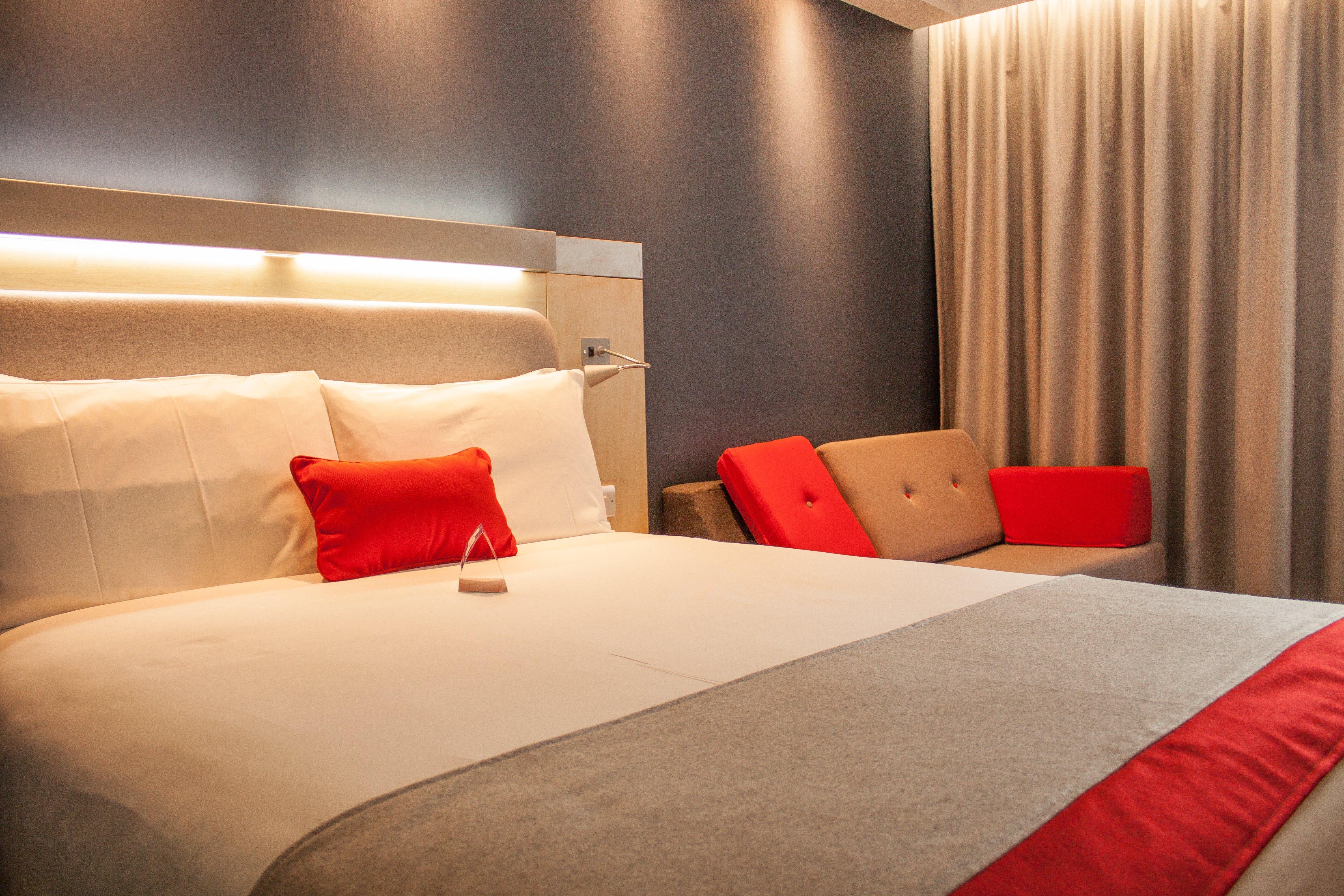 Holiday Inn Express Слау Экстерьер фото