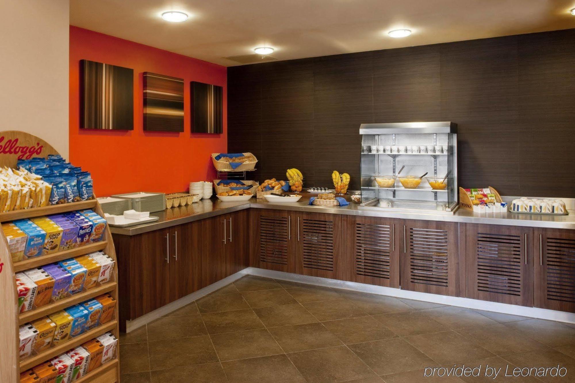 Holiday Inn Express Слау Экстерьер фото