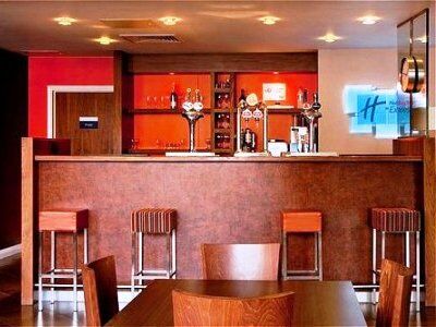 Holiday Inn Express Слау Экстерьер фото